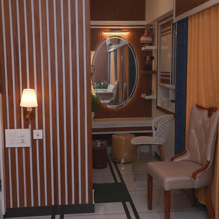 Excellency Airport Hotel Kochi Екстериор снимка