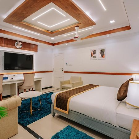 Excellency Airport Hotel Kochi Екстериор снимка