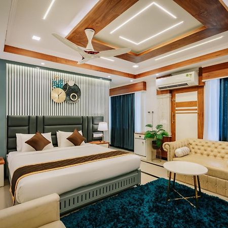 Excellency Airport Hotel Kochi Екстериор снимка