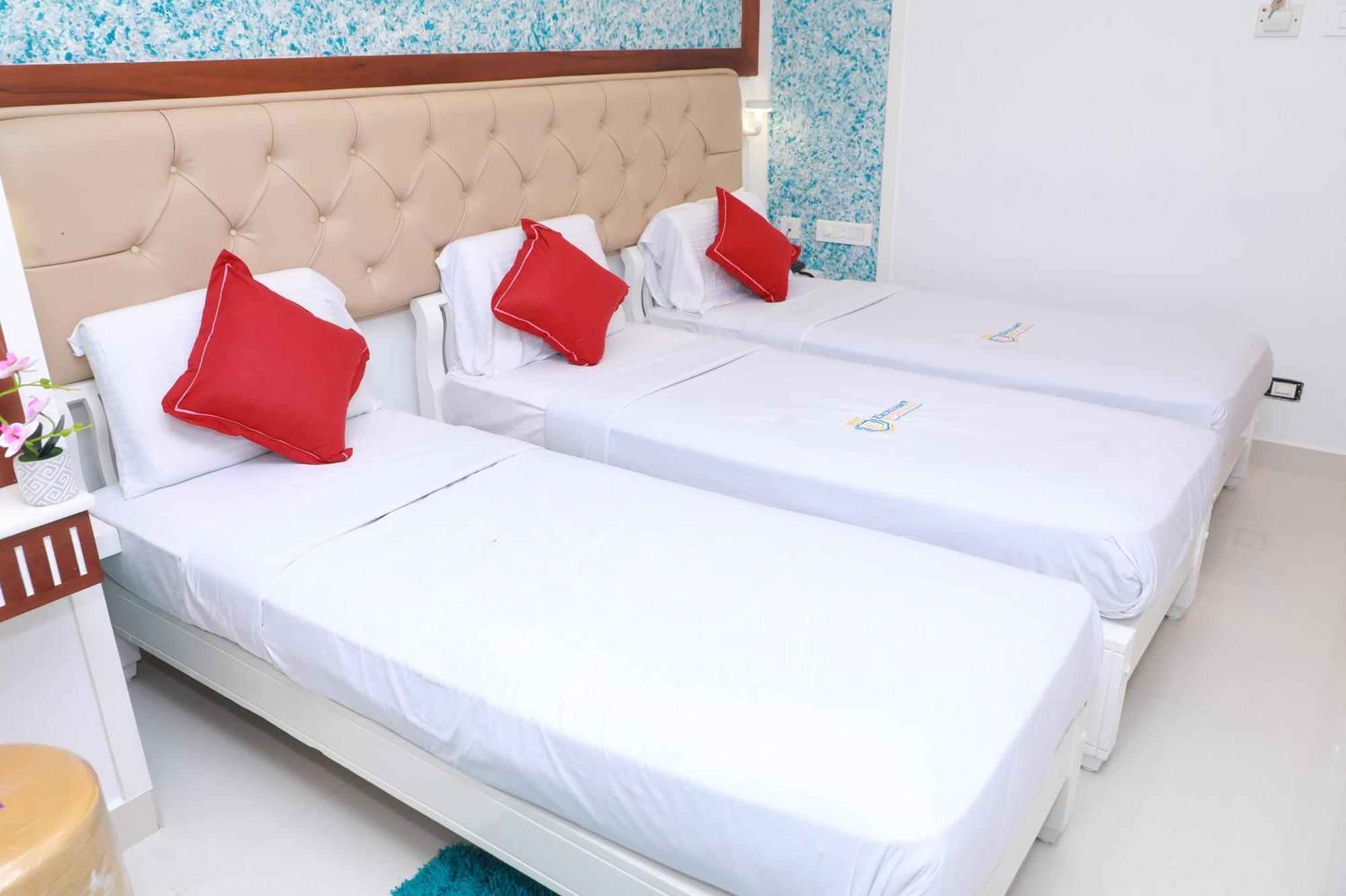 Excellency Airport Hotel Kochi Екстериор снимка