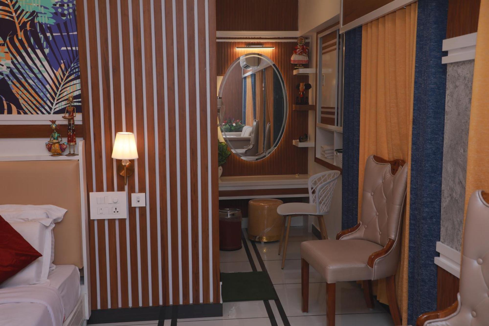 Excellency Airport Hotel Kochi Екстериор снимка