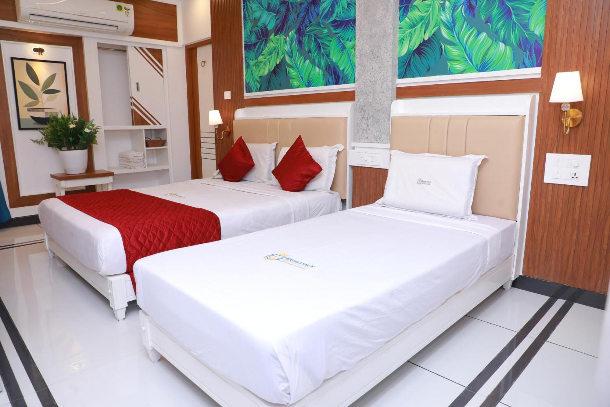 Excellency Airport Hotel Kochi Екстериор снимка